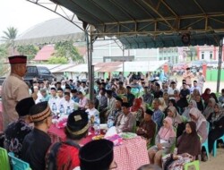 Bupati Kukar Serahkan Bantuan Sembako dan Dana Rehabilitasi di Bukit Raya