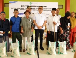 Pemkab Kukar Salurkan 9,7 Ton Beras untuk Petani Terdampak Banjir